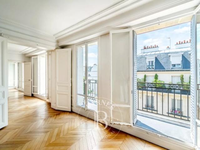 Exclusivité Neuilly Sablons 5ème étage 4 chambres jolies vues