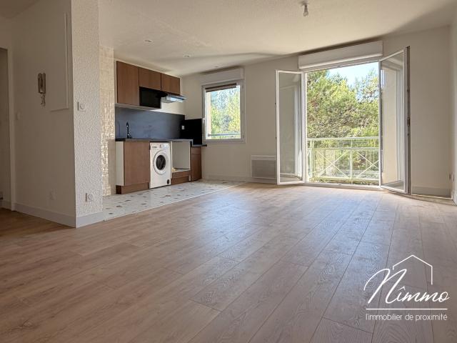 EXCLUSIVITE NIMES VACQUEROLLES T2 RENOVE DERNIER ETAGE BALCON PARKING