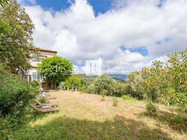 Exclusivité Nice – Propriété à rénover avec tennis, dans u. 276m² Nice