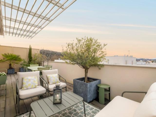 SOUS COMPROMIS ROOFTOP PLEIN CIEL L'ESPRIT VILLA SUR LE T