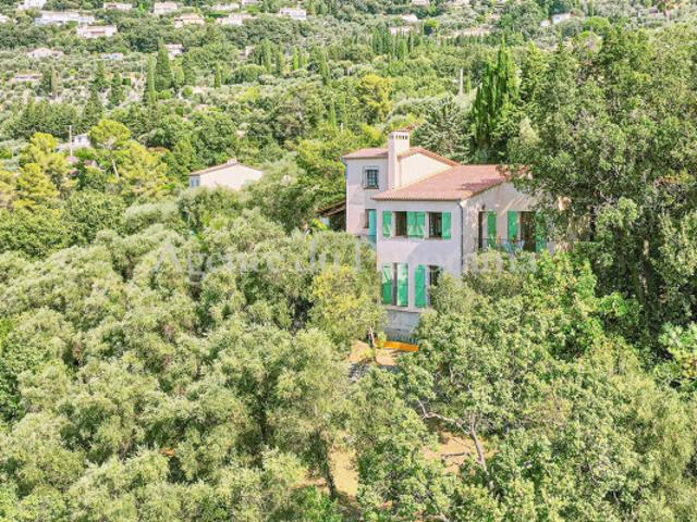 EXCLUSIVITE PANORAMA EXCEPTIONNEL POUR CETTE VILLA