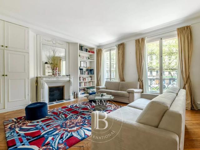 Exclusivité Paris 6 Appartement orienté Sud/ Est 2 chambres Quartiers Stanislas/ Vavin