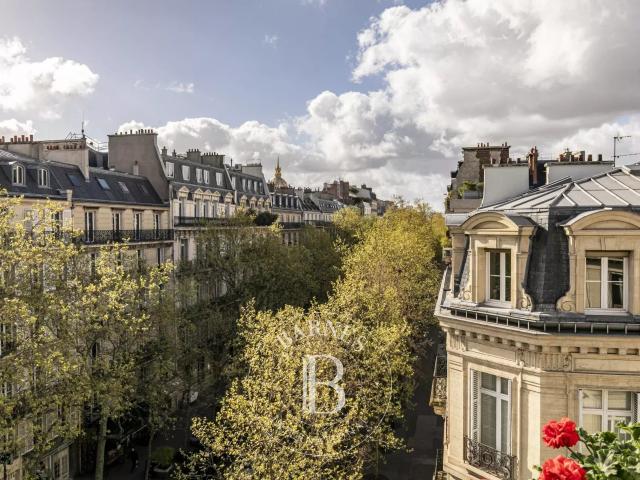 Exclusivité PARIS 7 – Tour Maubourg – Etage élevé – Balcon et vues monuments