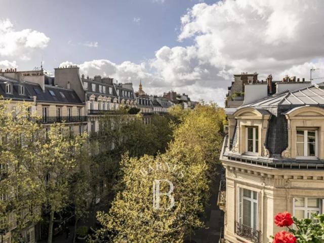 Exclusivité PARIS 7 – Tour Maubourg – Etage élevé – Balcon et vues monuments