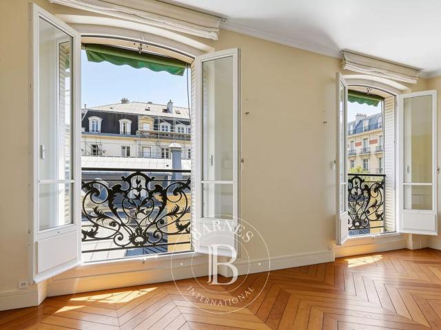 Exclusivité Paris 7 Vaneau Appartement 91m² 2 chambres Vue dégagée Plein Sud