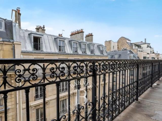 EXCLUSIVITE PARIS 9EME TREVISE 5EME ETAGE BALCON FILANT PLEIN SUD 3/4 CHAMBRES