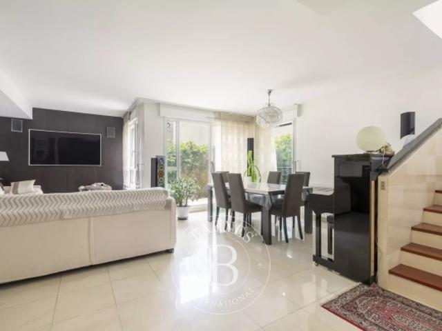 EXCLUSIVITE PARIS 15 SEGUR MAISON DE VILLE AVEC JARDIN ET TERRASSE