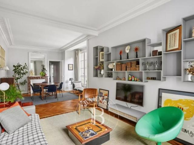 Exclusivité Paris 16 Auteuil Nord Charme de l'ancien 2 chambres Balcon