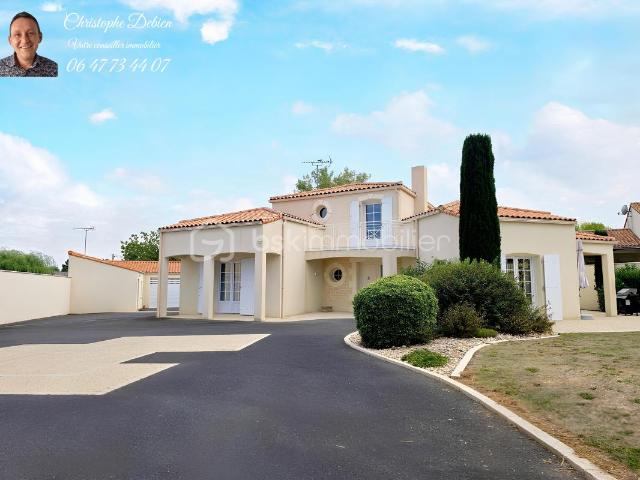 EXCLUSIVITÉ – PAVILLON 141 M² + STUDIO 24 M² – PARCELLE CONSTRUCTIBLE 2 592 M² – À MOINS DE 10 MINUTES DES ESSARTS – SAINT MARTIN DES NOYERS