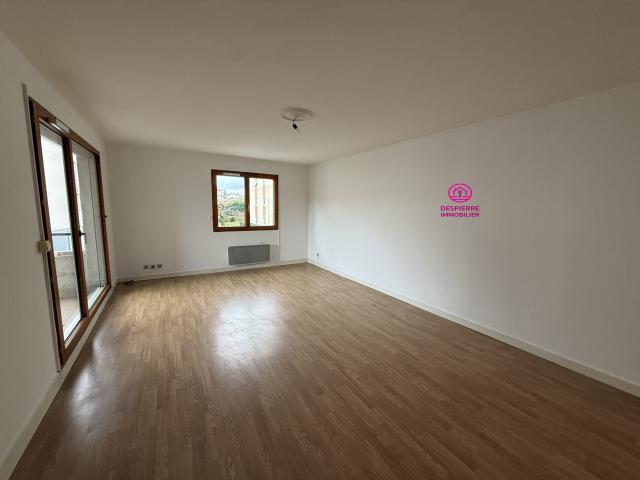 EXCLUSIVITE ! Péage de Roussillon, Appartement T4, 1er étage avec ascenseur, 89m2 habitables environ, 3 cham