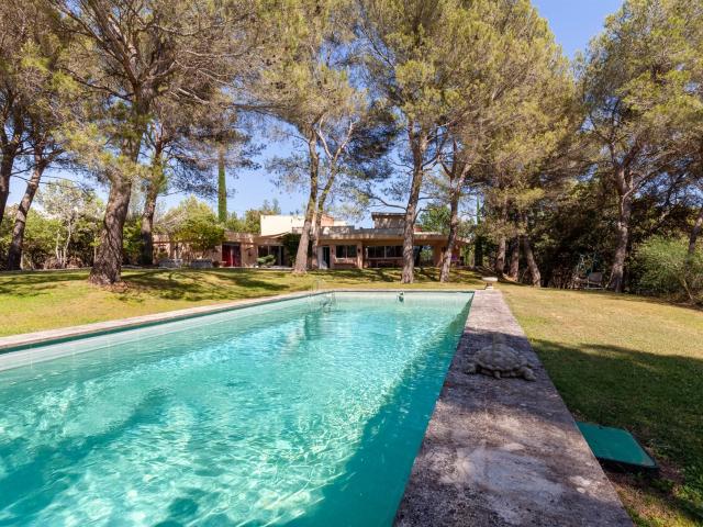 Exclusivité proche d'Aix en Provence. Maison d'architecture. 400m² Puyloubier