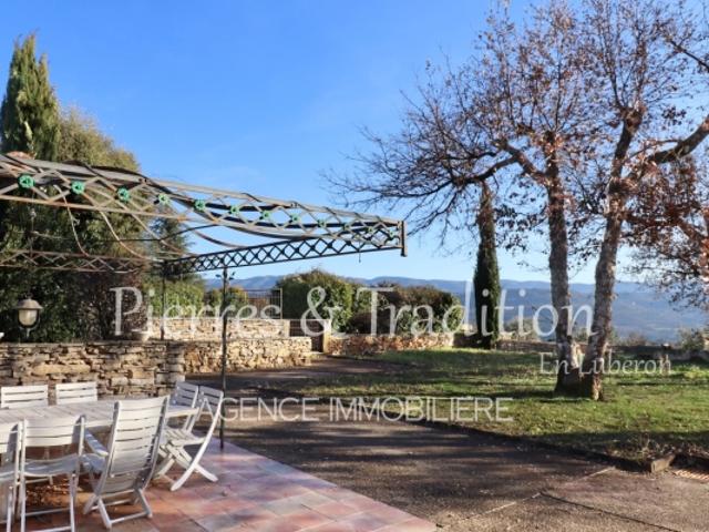 Exclusivité ! Propriété contemporaine avec vue panoramique et piscine