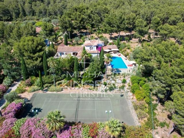 Exclusivité Propriété avec 3 villas, piscine et tennis