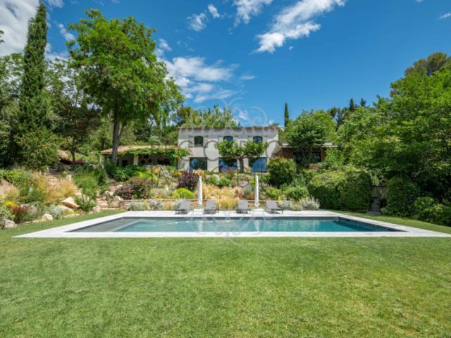 EXCLUSIVITÉ, PROPRIÉTÉ DOMINANTE AVEC VUE PANORAMIQUE AUX P