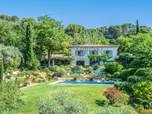 EXCLUSIVITÉ, PROPRIÉTÉ DOMINANTE AVEC VUE PANORAMIQUE AUX P