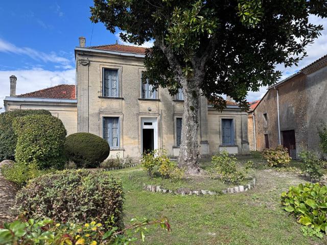 Exclusivité Propriété De Caractère Maison De Maître En P. 202m² Saint Androny