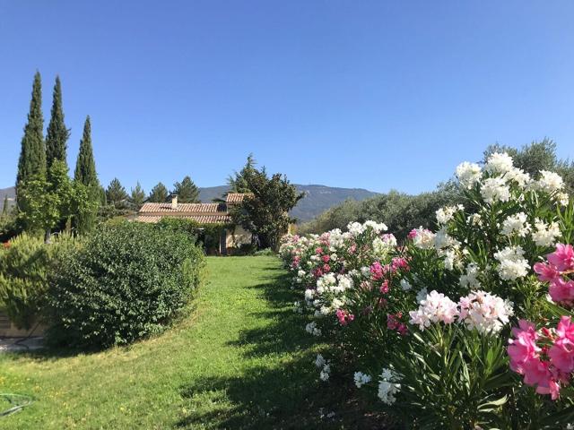 Exclusivité Propriété en campagne de Cucuron, vues magnifique