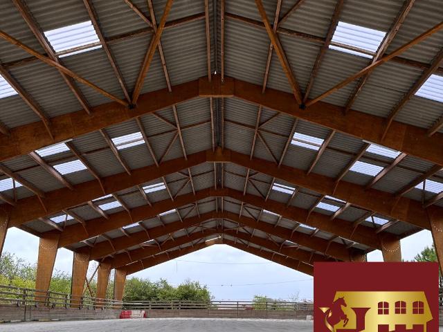 EXCLUSIVITE Propriété Equestre sur 10 Hectares avec Manège