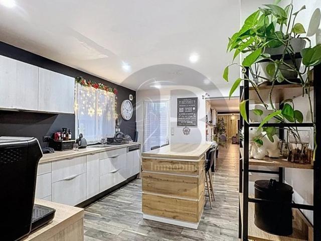 EXCLUSIVITÉ – Propriété familiale de 274 m² avec piscine e
