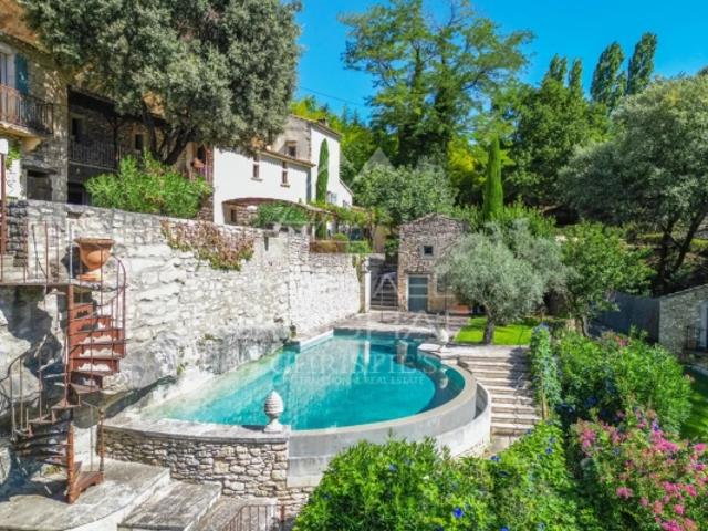Exclusivité Propriété unique au cœur du Luberon avec vues exceptionnelles