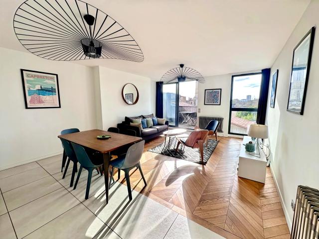 EXCLUSIVITÉ QUAI DES CHARTRONS – 2 CHAMBRES – BALCON – PARKING SÉCURISÉ INVESTISSEUR OU PIED À TERRE – LOCATION MEUBLÉE DE TOURISME