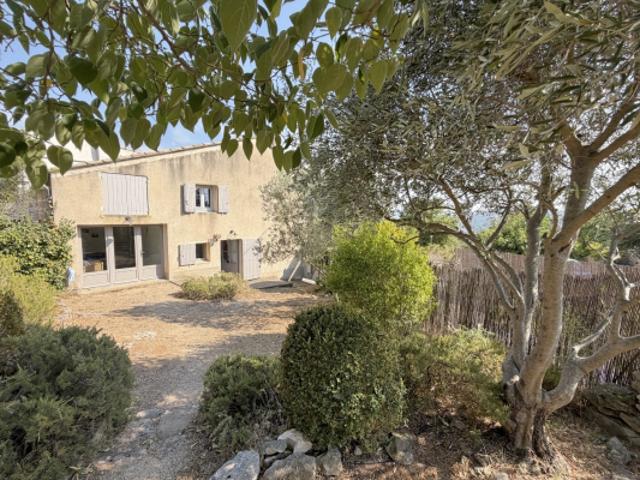 exclusivité rare à la vente ! Maison de village avec jardin