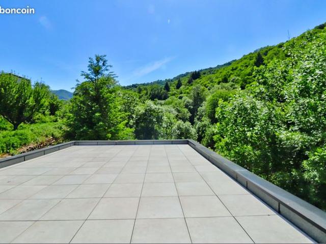 EXCLUSIVITÉ RARE À VILLEFORT – Maison contemporaine récente sans vis à vis, entourée de nature, avec 3 terrasses, chambre de plain pied, terrain