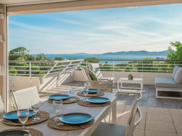 EXCLUSIVITE RARE APPARTEMENT 4 PIECES VUE MER ET ROOFTOP EN VENTE A SAINT RAPHAEL SANTA LUCIA