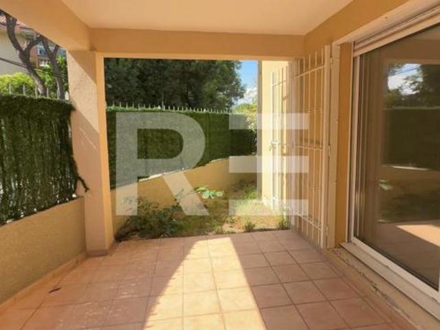 EXCLUSIVITÉ RECHERCHÉE: rez de jardin traversant, calme absolu et 2 terrasses !