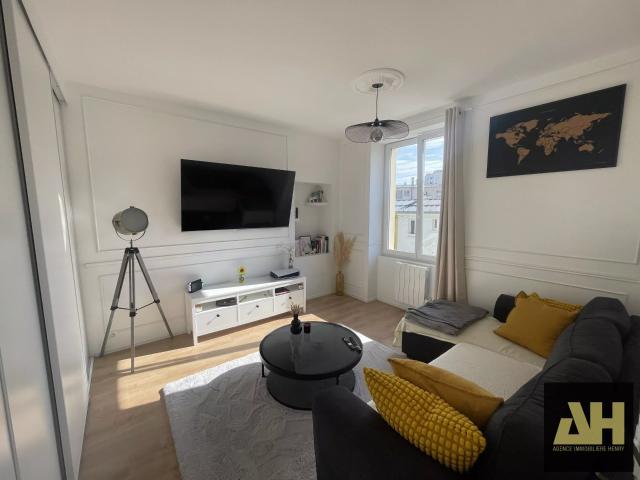 EXCLUSIVITÉ RIVE DROITE APPARTEMENT T3 DE CHARME RENOVE EN