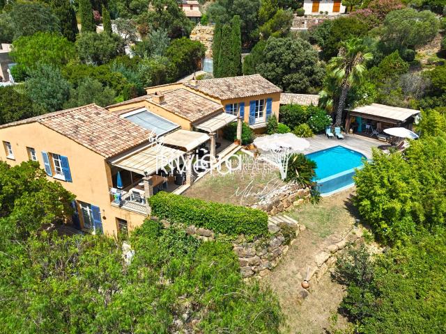 Exclusivite Riviera Immobilier Propriété avec Piscine à dé. 185m² Cavalaire sur Mer