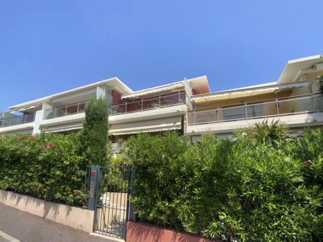 EXCLUSIVITE ROQUEBRUNE CAP MARTIN QUARTIER PLAGE 2 PIECES DERNIER ETAGE AVEC GARAGE FERMÉ