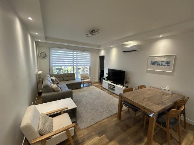 EXCLUSIVITE ! ROUSSILLON, Appartement T4, 88 m2 habitables environ, 4ème étage avec ascenseur, garage et cav