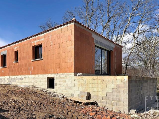 EXCLUSIVITE RUOMS Villa neuve vendue terminée, centre vill. 70m² Ruoms