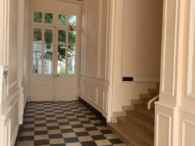 EXCLUSIVITE Rue des ARENES Idéal profession libérale Bureaux/appartement avec cour privative