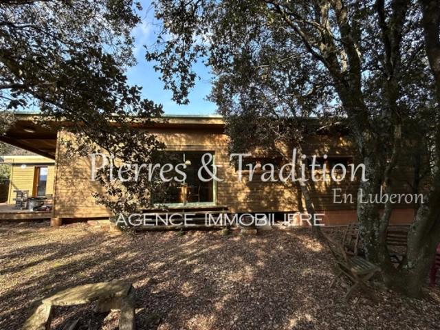 Exclusivité ! Rustrel, proche village, belle maison avec grand terrain boisé