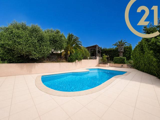 EXCLUSIVITÉ SAINT AYGULF Superbe Villa avec piscine