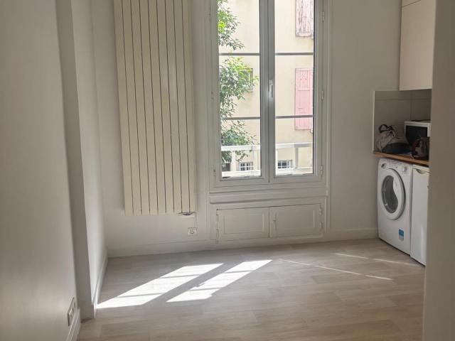 Exclusivite Saint Cloud Charmant 2 Pieces Traversant 25m² Saint Cloud
