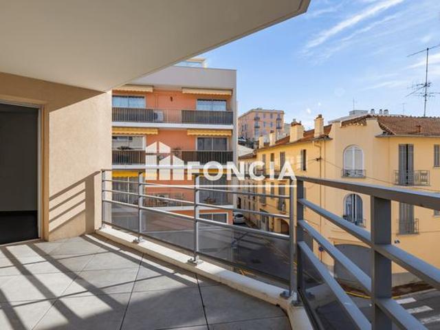 Exclusivité Saint Raphael au coeur du centre Type 4 d'environ 87 M2 Avec Grand Garage