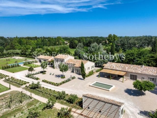 Exclusivité. Saint Rémy de Provence, superbe propriété rénovée située à 5 mn du centre