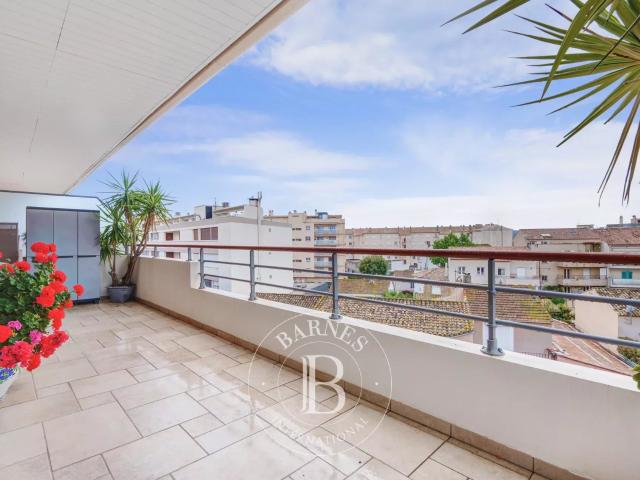 SAINTE MAXIME APPARTEMENT CENTRE VILLE 3 CHAMBRES 2 PARKING
