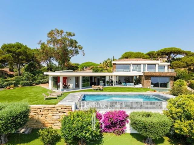 EXCLUSIVITÉ SAINTE MAXIME –DOMAINE PRIVÉ VILLA CONTEMPORAINE VUE MER