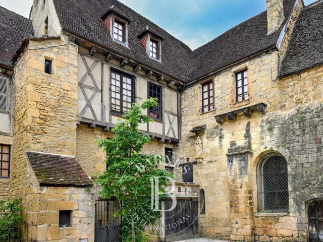 Exclusivité – Sarlat la Canéda – Demeure historique – Hype. 152m² Sarlat la Canéda