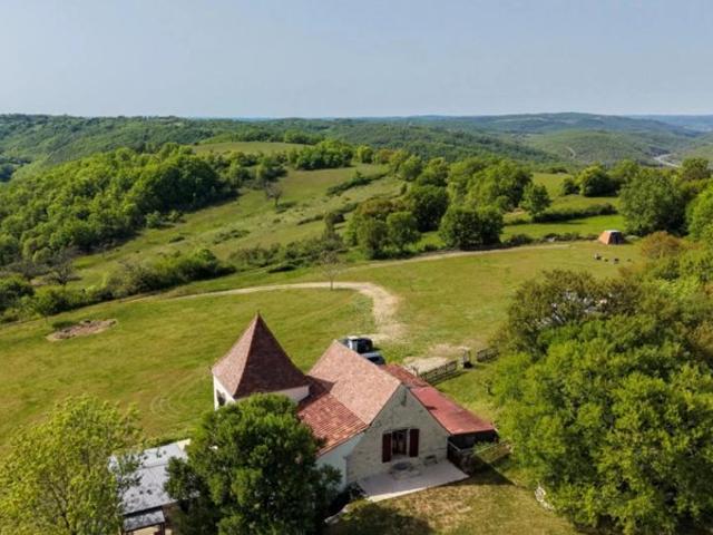 EXCLUSIVITE Secteur GOURDON Maison atypique dans un environn