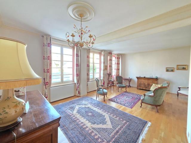 EXCLUSIVITE SECTEUR RUCHOUX BELLE MAISON ANNEE 50 SUR SOUS SOL COMPLET AVEC GARAGE ET PETIT JARDIN