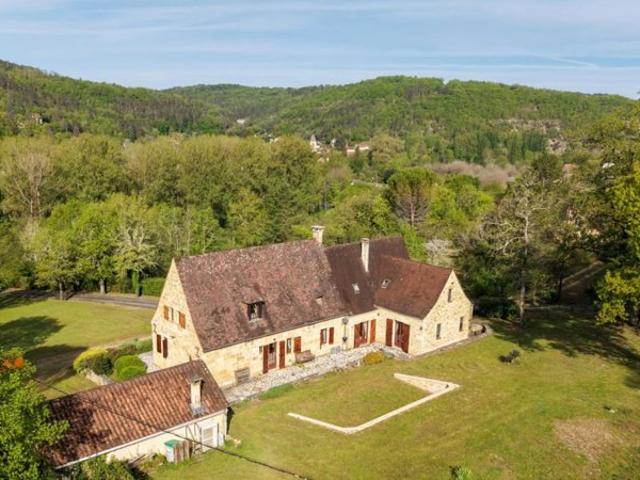 EXCLUSIVITE Secteur SARLAT Belle propriété de charme en pier