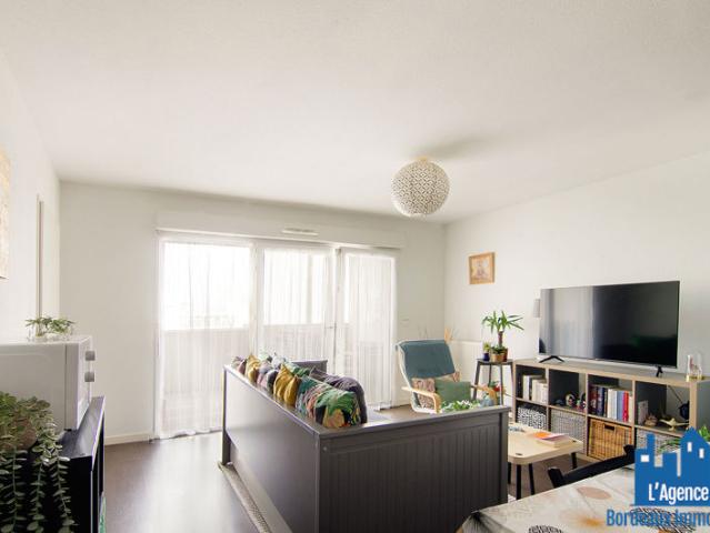 EXCLUSIVITÉ ! SPÉCIAL INVESTISSEURS LORMONT CENTRE COMMERCIAL 4 PAVILLONS APPARTEMENT TYPE 2 DE 44 M² AVEC TERRASSE + PLACE DE PARKING EN SOUS SOL. Michaël VIGIER O6 7O 29 94 95