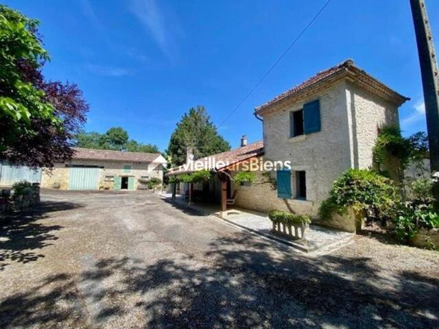 St Clar Exclusivité Ensemble immobilier en pierres avec hangar 500m2