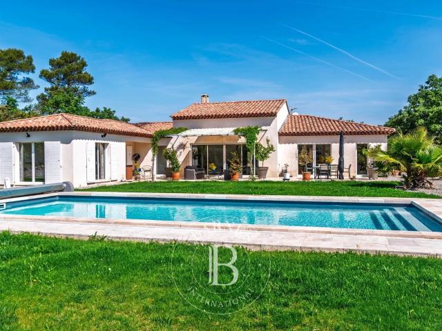 Exclusivité Sud de la France Golf de Barbaroux Villa de. 292m² Brignoles