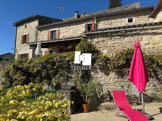 Exclusivité Sud Est France: 07460, Maison de pierre avec vue d